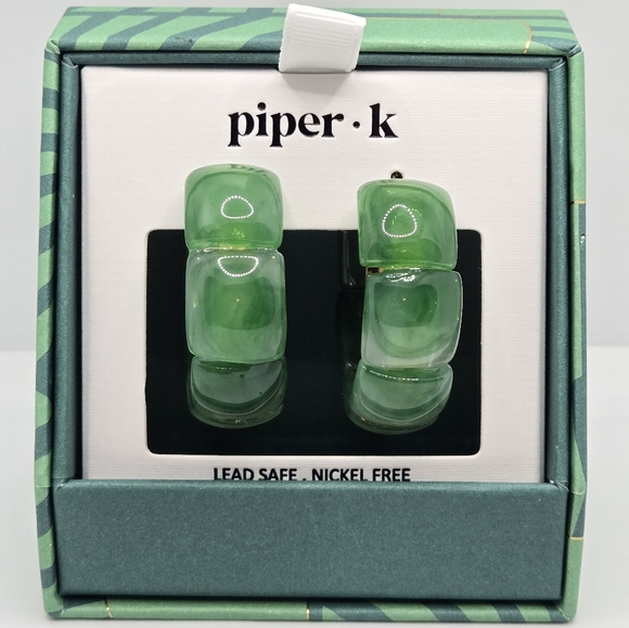 PIPER K Jade Green Acrylic Huggie Hoop Earrings ~ NIB #208 - Picture 3 of 8